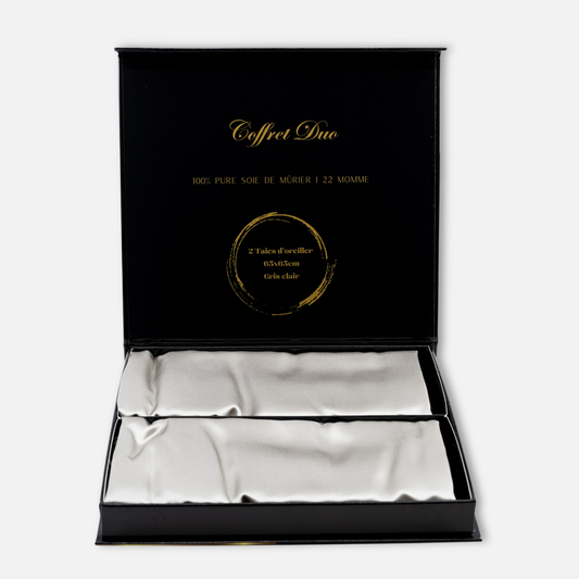 Coffret ouvert taies en soie gris