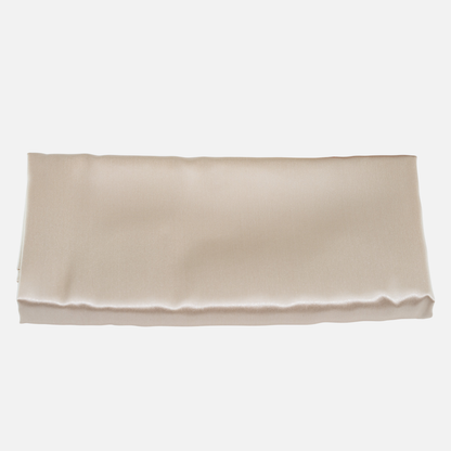 Taie d'oreiller en soie 22 Momme couleur champagne 65x65 pliée